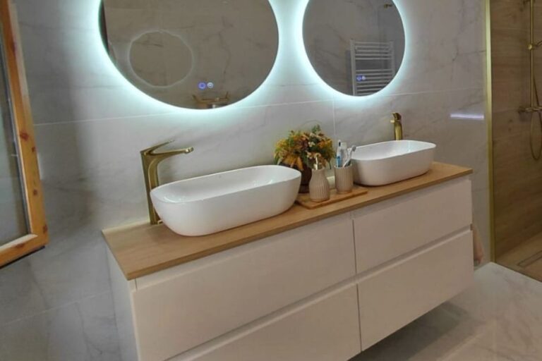 Muebles de baño en Jaén Comercial Cobo Pulido azulejos griferia mamparas almacén tienda